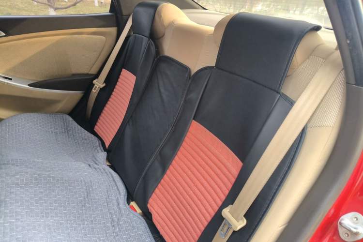 Used Hyundai Verna (older generation) 2010 Sedan 1.4L Manual Comfort GS Left Rear Seat
