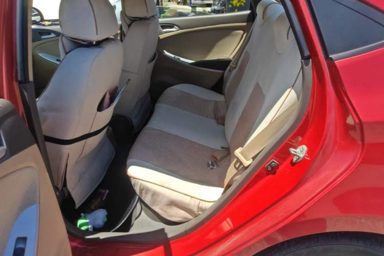 Used Hyundai Verna (older generation) 2010 Sedan 1.4L Automatic Comfort Model GS Left Rear Seat