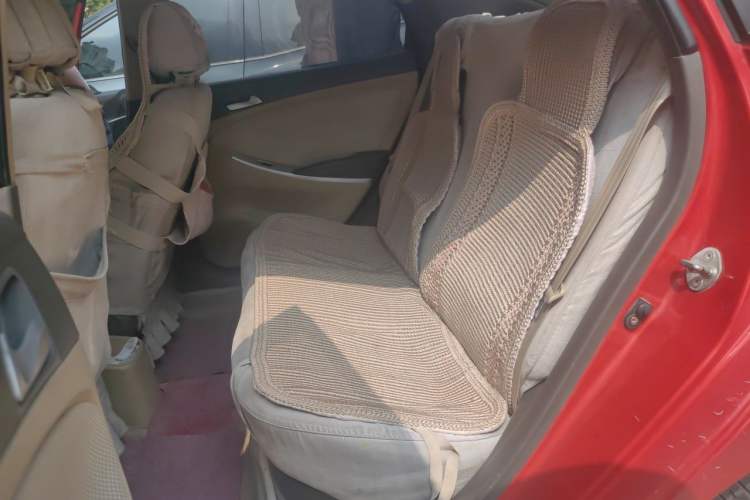 Used Hyundai Verna (older generation) 2010 Sedan 1.4L Manual Comfort GS Left Rear Seat