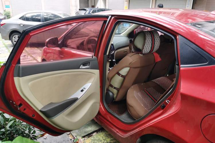 Used Hyundai Verna (older generation) 2010 Sedan 1.4L Automatic Comfort Model GS Left Rear Seat