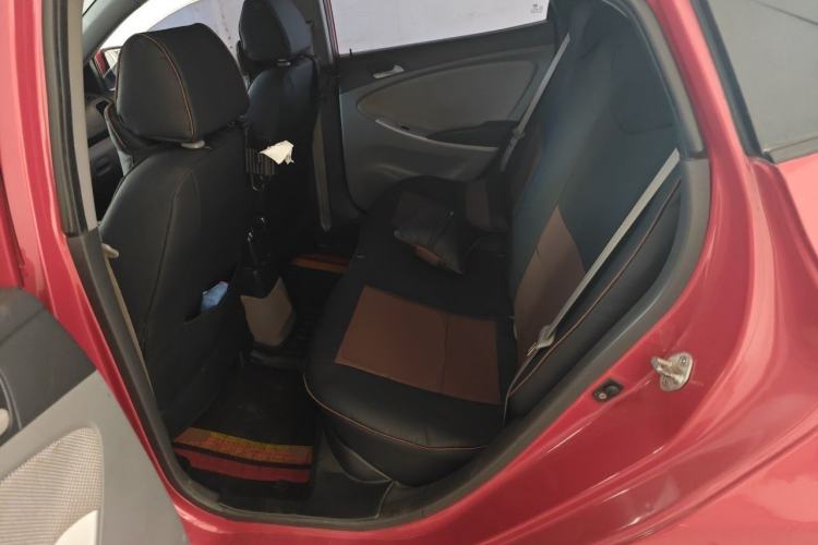 Used Hyundai Verna (older generation) 2010 Sedan 1.4L Manual Comfort GS Left Rear Seat