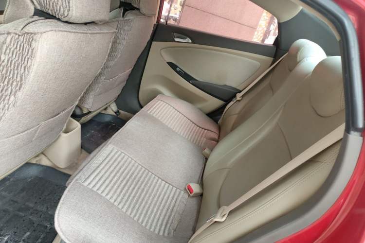 Used Hyundai Verna (older generation) 2010 Sedan 1.4L Automatic Comfort Model GS Left Rear Seat