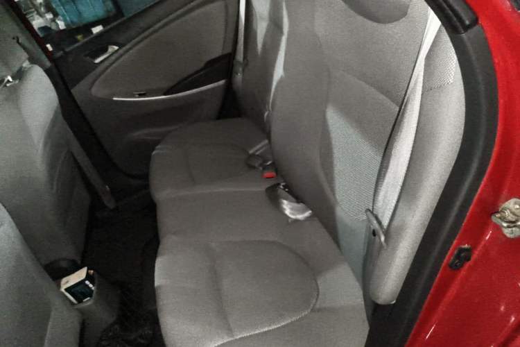 Used Hyundai Verna (older generation) 2010 Sedan 1.4L Manual Comfort GS Left Rear Seat