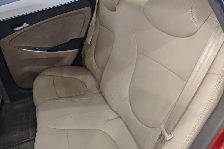 Used Hyundai Verna (older generation) 2010 Sedan 1.4L Manual Comfort GS Left Rear Seat