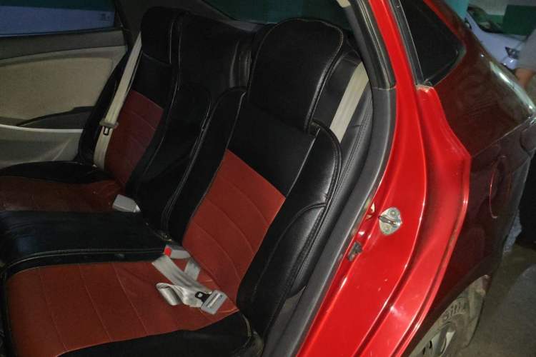 Used Hyundai Verna (older generation) 2010 Sedan 1.4L Manual Comfort GS Left Rear Seat
