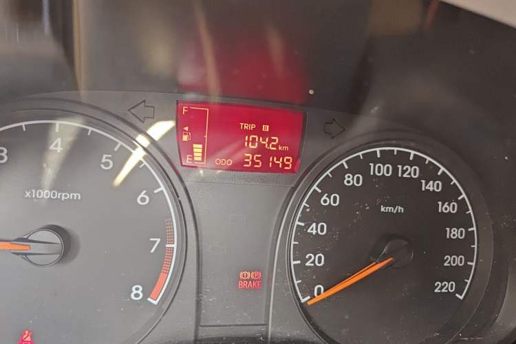 Used Hyundai Verna (older generation) 2010 Sedan 1.4L Manual Comfort GS Odometer Close Up