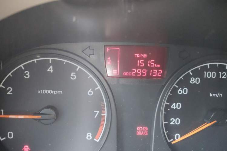 Used Hyundai Verna (older generation) 2010 Sedan 1.4L Manual Comfort GS Odometer Close Up