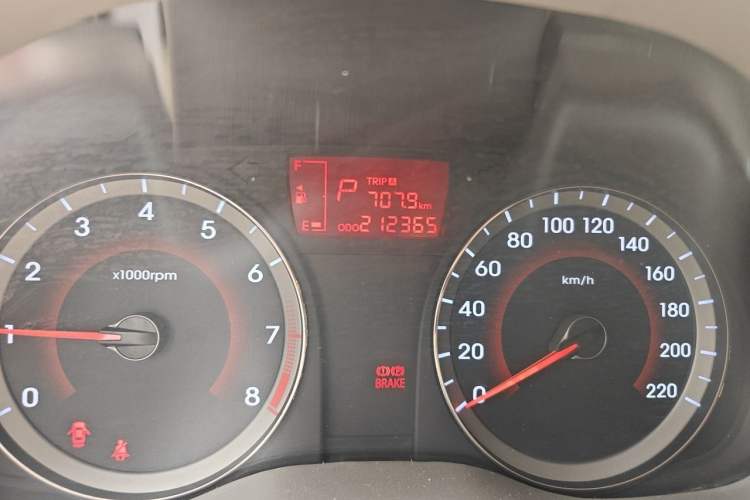 Used Hyundai Verna (older generation) 2010 Sedan 1.4L Automatic BLUE Model Odometer Close Up
