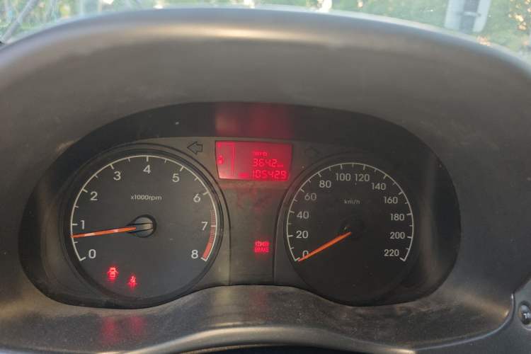 Used Hyundai Verna (older generation) 2010 Sedan 1.4L Manual Comfort GS Odometer Close Up