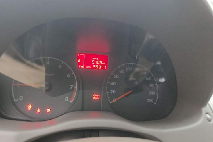 Used Hyundai Verna (older generation) 2010 Sedan 1.4L Manual Comfort GS Odometer Close Up