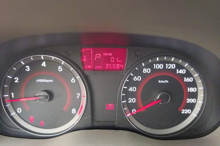 Used Hyundai Verna (older generation) 2010 Sedan 1.4L Automatic Fashionable GT Model Odometer Close Up