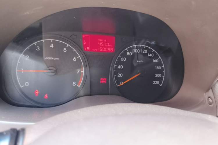 Used Hyundai Verna (older generation) 2010 Sedan 1.4L Manual Comfort GS Odometer Close Up