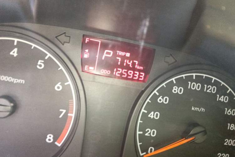 Used Hyundai Verna (older generation) 2010 Sedan 1.4L Automatic Comfort Model GS Odometer Close Up