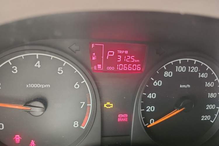 Used Hyundai Verna (older generation) 2010 Sedan 1.4L Automatic Comfort Model GS Odometer Close Up