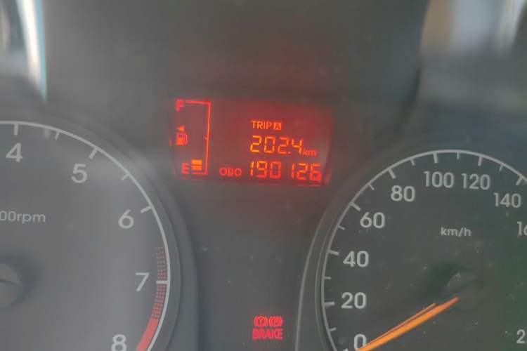 Used Hyundai Verna (older generation) 2010 Sedan 1.4L Manual Comfort GS Odometer Close Up