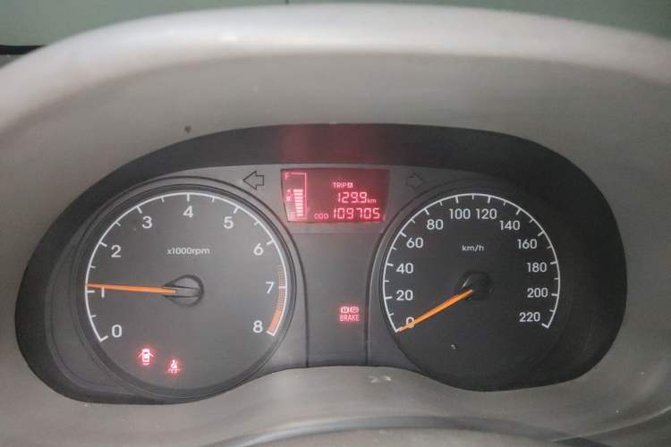 Used Hyundai Verna (older generation) 2010 Sedan 1.4L Manual Comfort GS Odometer Close Up