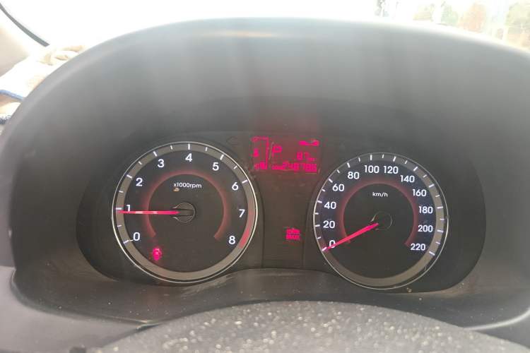 Used Hyundai Verna (older generation) 2010 Sedan 1.4L Automatic Fashionable GT Model Odometer Close Up