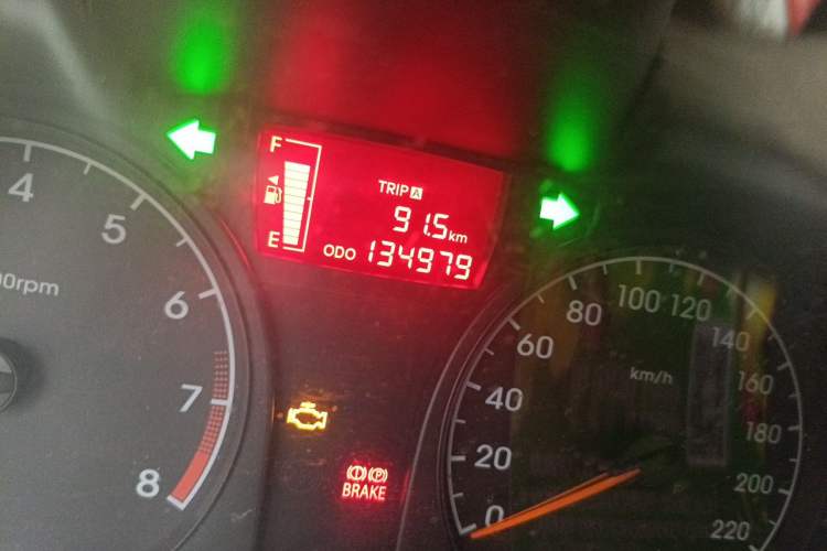 Used Hyundai Verna (older generation) 2010 Sedan 1.4L Manual Standard GL Model Odometer Close Up