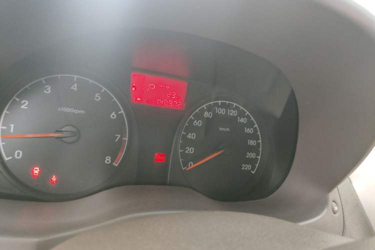 Used Hyundai Verna (older generation) 2010 Sedan 1.4L Automatic Comfort Model GS Odometer Close Up