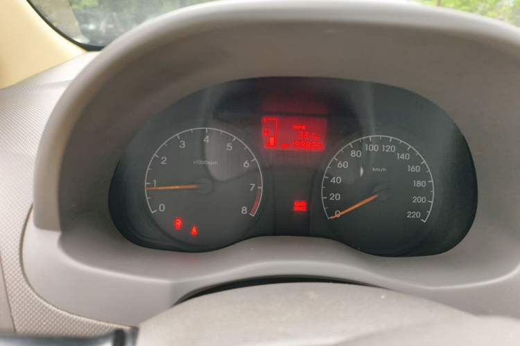 Used Hyundai Verna (older generation) 2010 Sedan 1.4L Manual Comfort GS Odometer Close Up