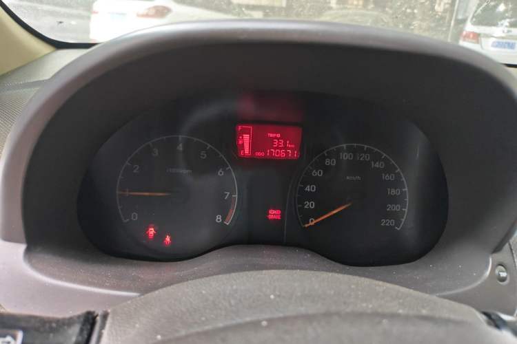 Used Hyundai Verna (older generation) 2010 Sedan 1.4L Manual Comfort GS Odometer Close Up