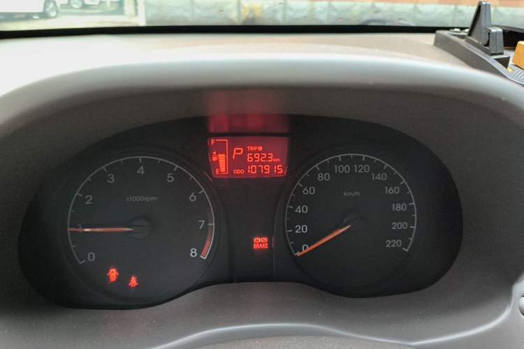 Used Hyundai Verna (older generation) 2010 Sedan 1.4L Automatic Comfort Model GS Odometer Close Up