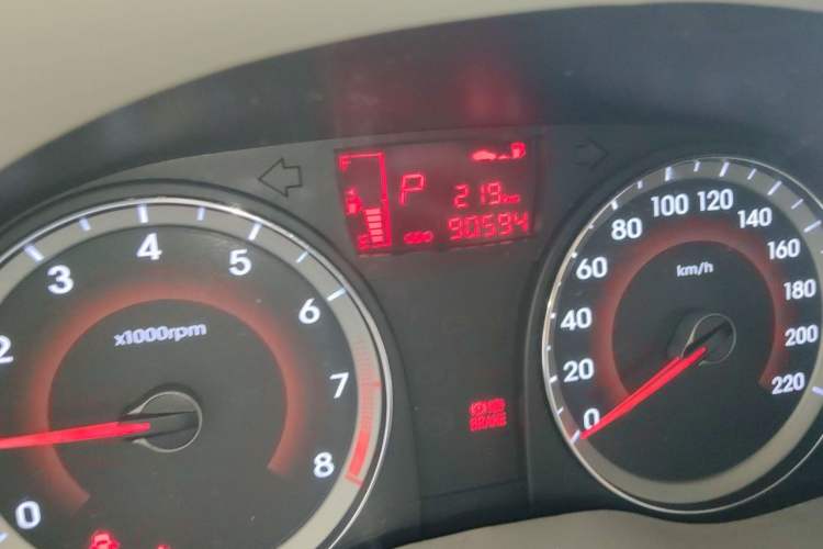 Used Hyundai Verna (older generation) 2010 Sedan 1.4L Automatic Fashionable GT Model Odometer Close Up