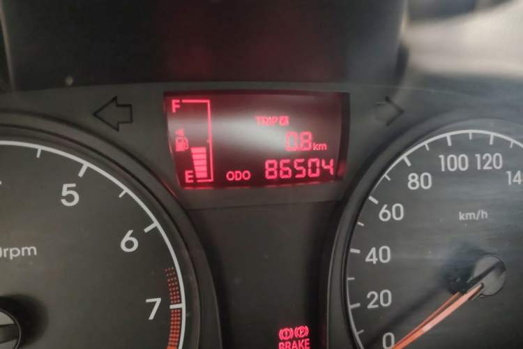 Used Hyundai Verna (older generation) 2010 Sedan 1.4L Manual Comfort GS Odometer Close Up