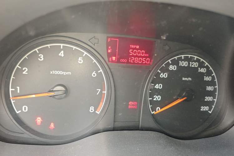 Used Hyundai Verna (older generation) 2010 Sedan 1.4L Manual Standard GL Model Odometer Close Up