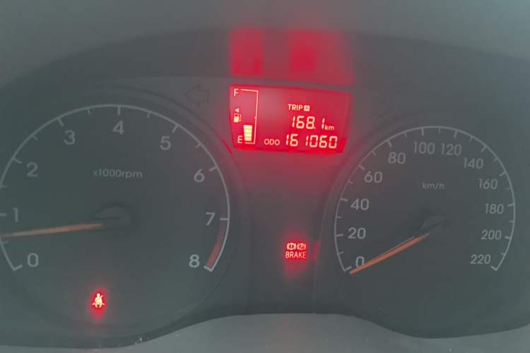 Used Hyundai Verna (older generation) 2010 Sedan 1.4L Manual Comfort GS Odometer Close Up