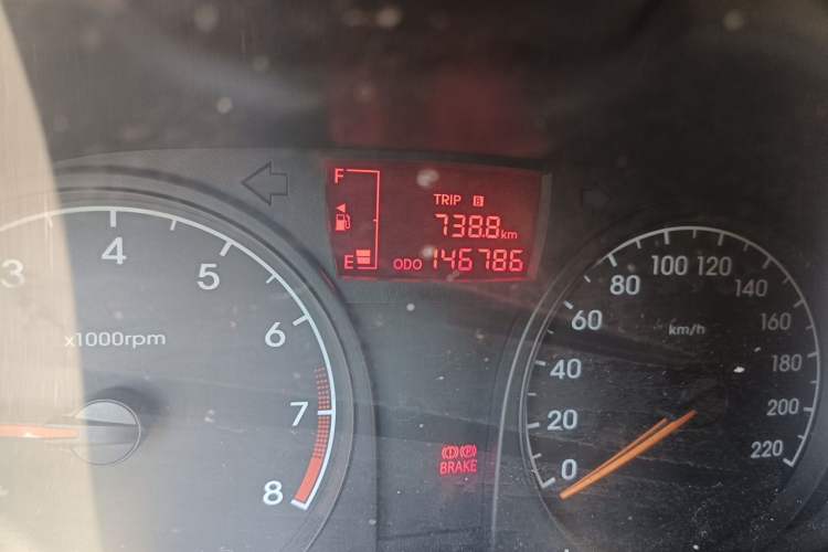 Used Hyundai Verna (older generation) 2010 Sedan 1.4L Manual Comfort GS Odometer Close Up