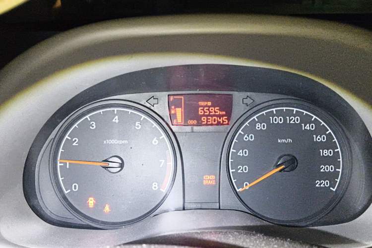 Used Hyundai Verna (older generation) 2010 Sedan 1.4L Manual Comfort GS Odometer Close Up