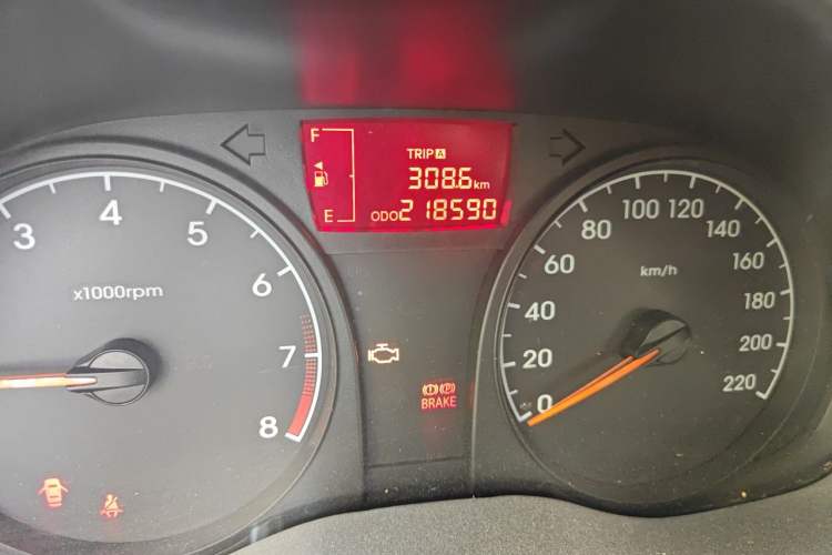 Used Hyundai Verna (older generation) 2010 Sedan 1.4L Manual Comfort GS Odometer Close Up