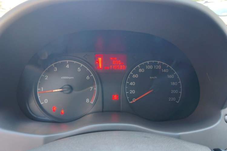Used Hyundai Verna (older generation) 2010 Sedan 1.4L Manual Comfort GS Odometer Close Up