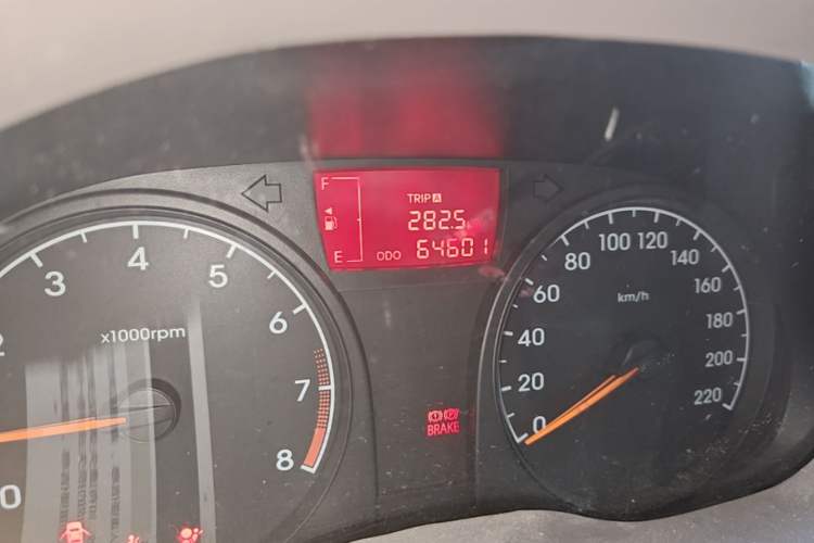 Used Hyundai Verna (older generation) 2010 Sedan 1.4L Manual Standard GL Model Odometer Close Up