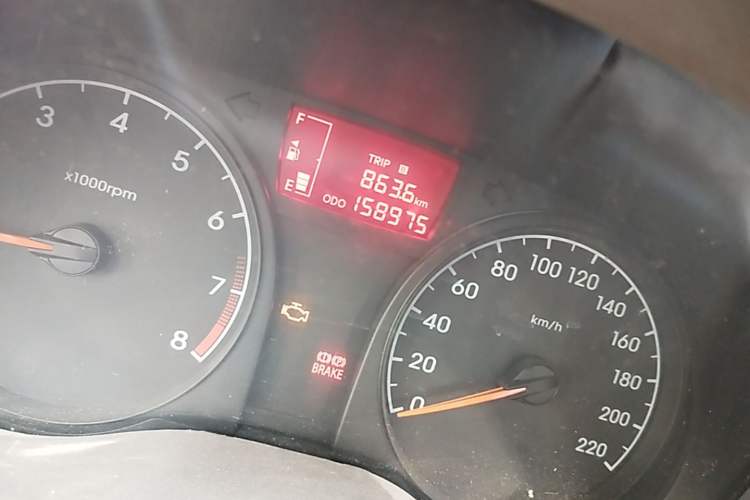 Used Hyundai Verna (older generation) 2010 Sedan 1.4L Manual Comfort GS Odometer Close Up