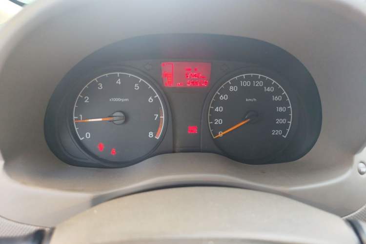 Used Hyundai Verna (older generation) 2010 Sedan 1.4L Manual Comfort GS Odometer Close Up