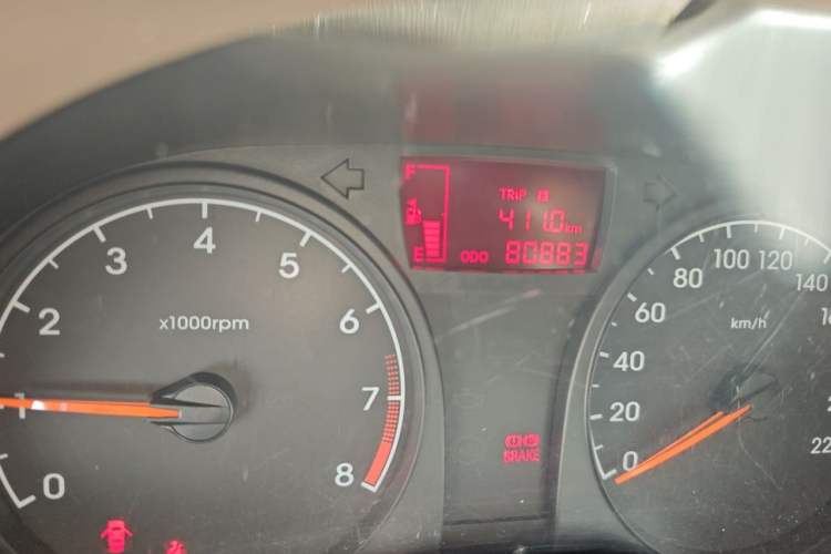 Used Hyundai Verna (older generation) 2010 Sedan 1.4L Manual Comfort GS Odometer Close Up