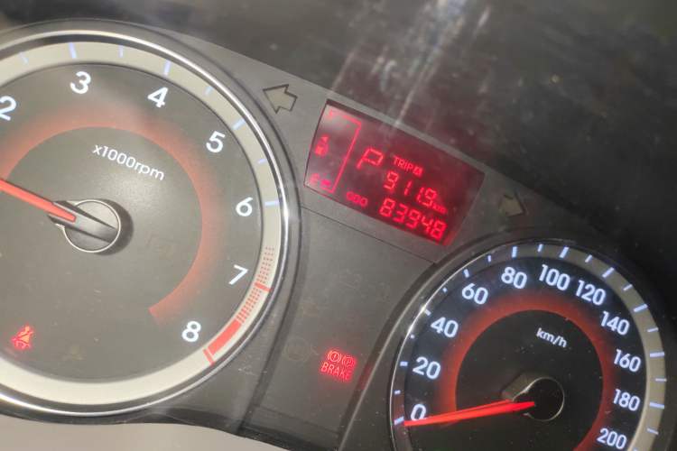 Used Hyundai Verna (older generation) 2010 Sedan 1.4L Automatic Fashionable GT Model Odometer Close Up