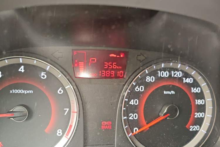 Used Hyundai Verna (older generation) 2010 Sedan 1.4L Automatic Fashionable GT Model Odometer Close Up