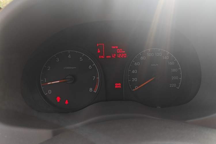 Used Hyundai Verna (older generation) 2010 Sedan 1.4L Manual Comfort GS Odometer Close Up