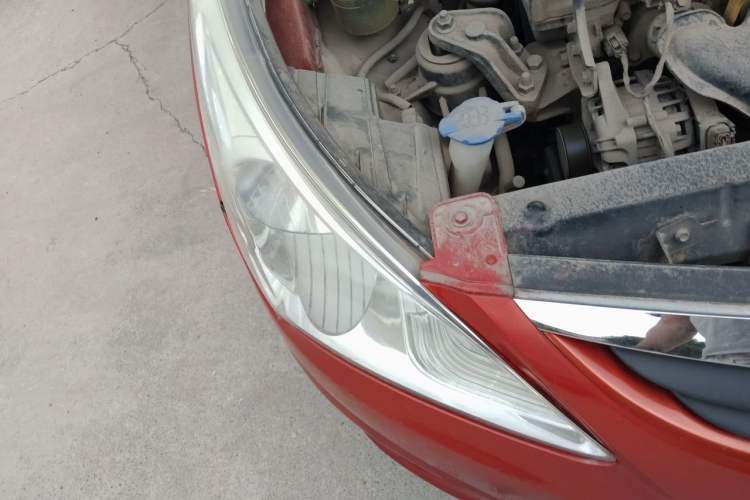 Used Hyundai Verna (older generation) 2010 Sedan 1.4L Manual Comfort GS Right Front Headlight