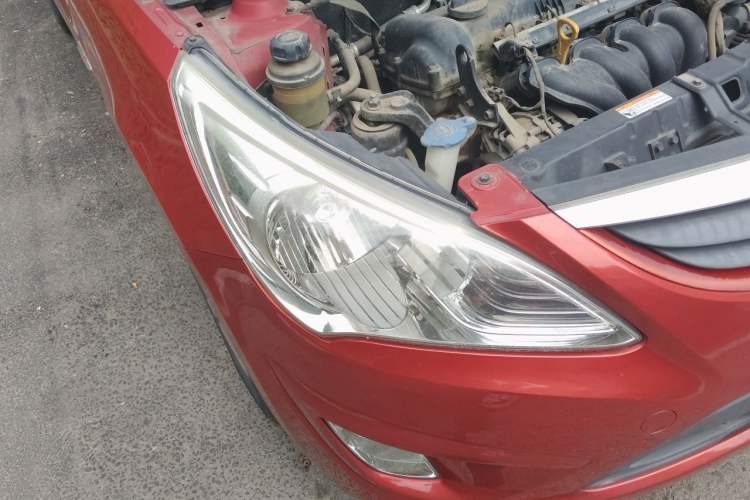 Used Hyundai Verna (older generation) 2010 Sedan 1.4L Manual Comfort GS Right Front Headlight