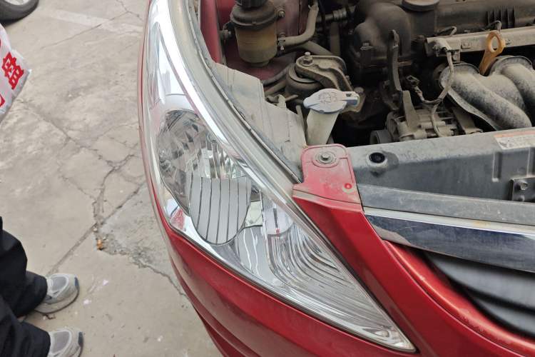 Used Hyundai Verna (older generation) 2010 Sedan 1.4L Automatic Comfort Model GS Right Front Headlight