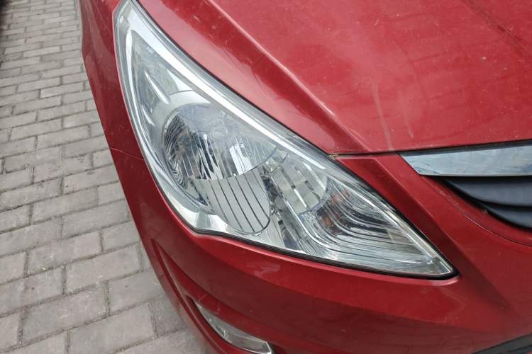 Used Hyundai Verna (older generation) 2010 Sedan 1.4L Automatic BLUE Model Right Front Headlight