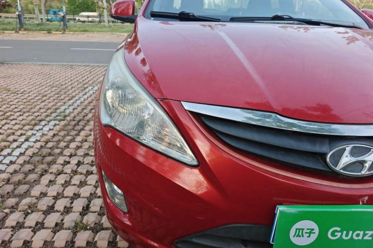 Used Hyundai Verna (older generation) 2010 Sedan 1.4L Manual Comfort GS Right Front Headlight
