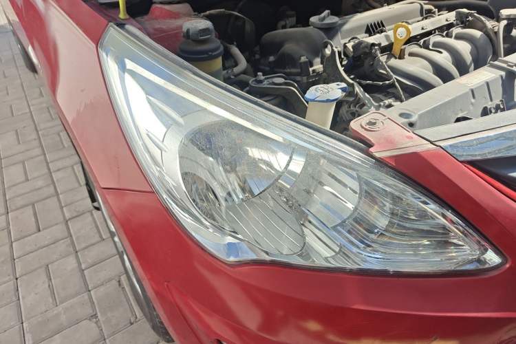 Used Hyundai Verna (older generation) 2010 Sedan 1.4L Manual Comfort GS Right Front Headlight