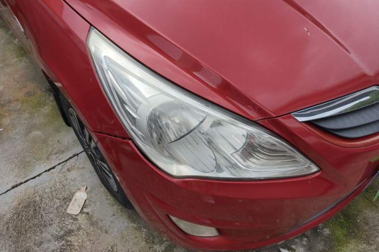 Used Hyundai Verna (older generation) 2010 Sedan 1.4L Manual Comfort GS Right Front Headlight
