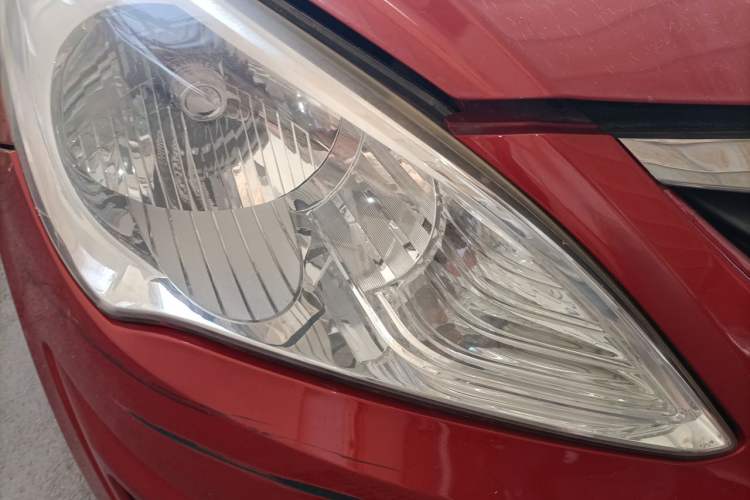 Used Hyundai Verna (older generation) 2010 Sedan 1.4L Automatic Fashionable GT Model Right Front Headlight