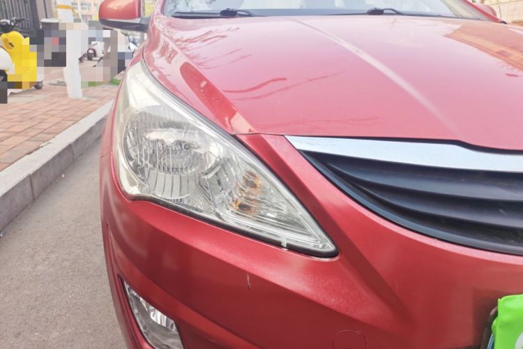 Used Hyundai Verna (older generation) 2010 Sedan 1.4L Manual Comfort GS Right Front Headlight